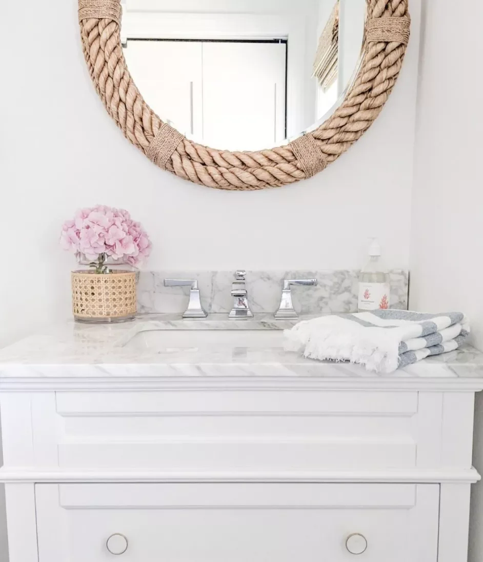 30 Beach-Inspired Bathroom Ideas That Bring Coastal Vibes Home 26 Mix and Match Woven Materials