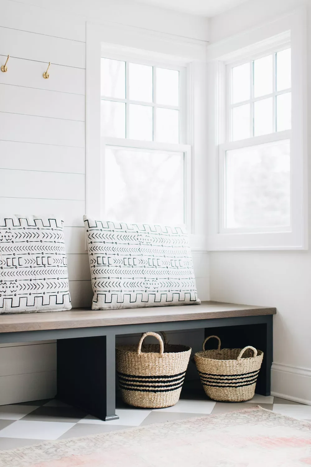28 Welcoming Entryway Bench Ideas That'll Transform Your Home's First Impression 5 Mixed Finish Bench