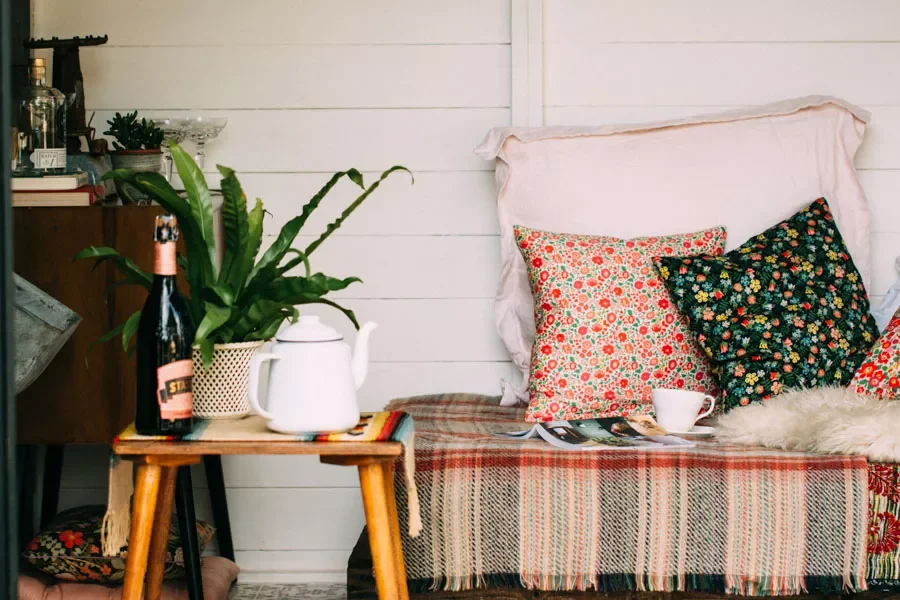 47 Fresh Spring Decorating Ideas to Welcome the New Season 32 Mixed Florals
