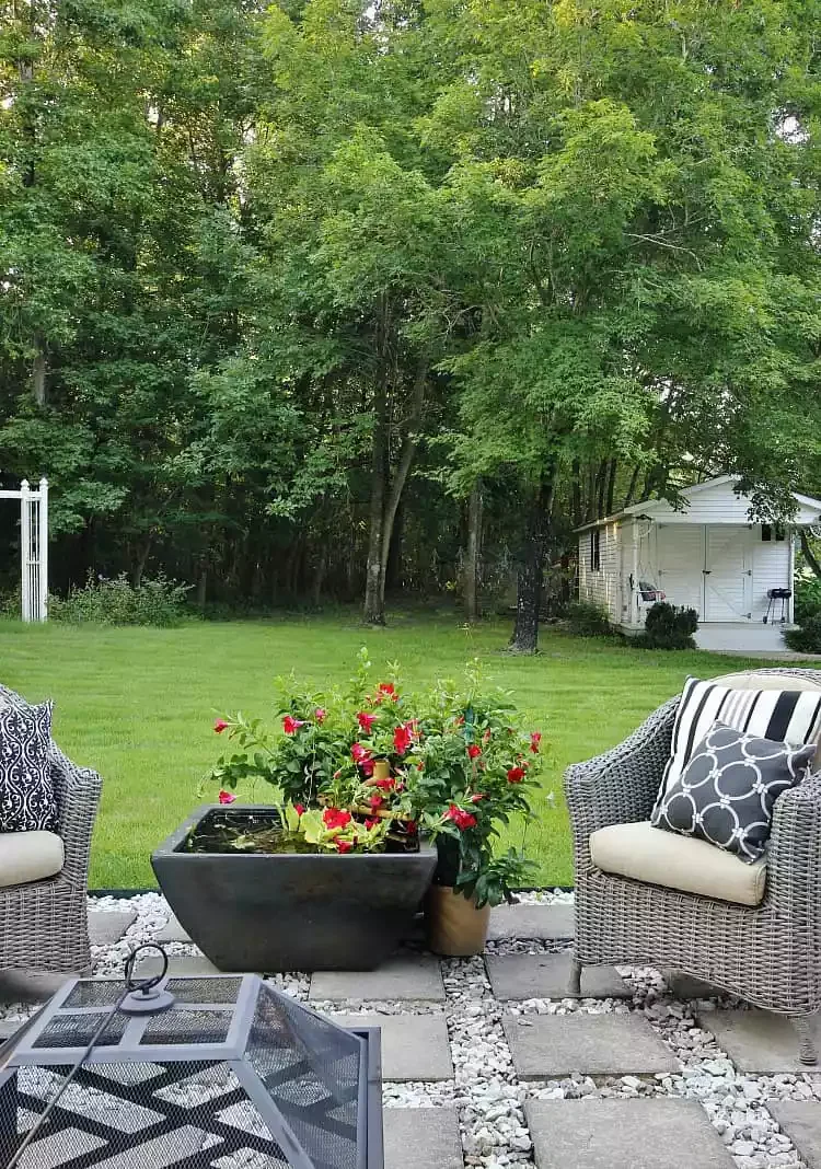 23 Stunning Backyard Water Features That Create Pure Magic Modern Backyard Fountain