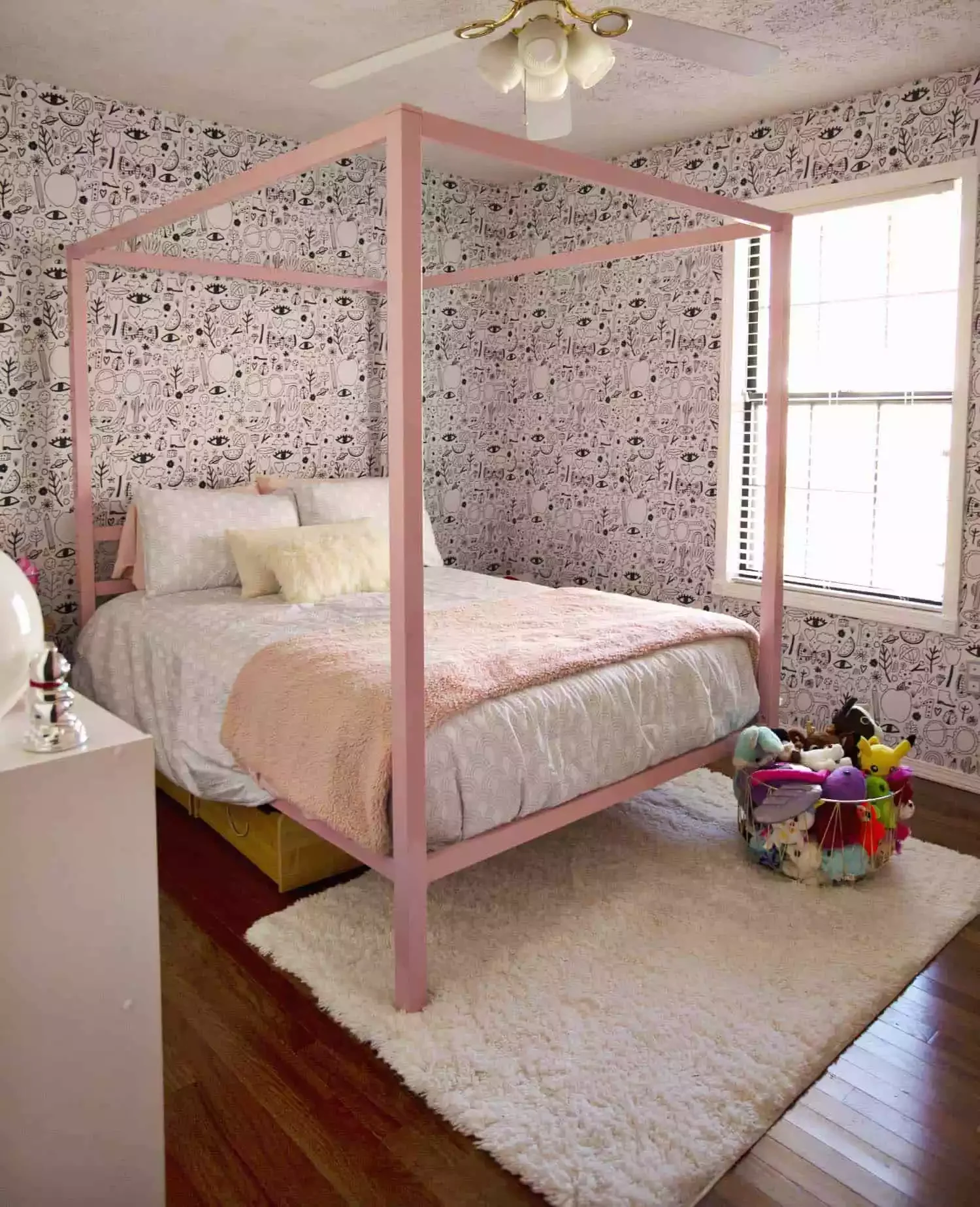 27 Stunning Girls' Bedroom Ideas She'll Absolutely Adore 15 Modern Canopy Bed