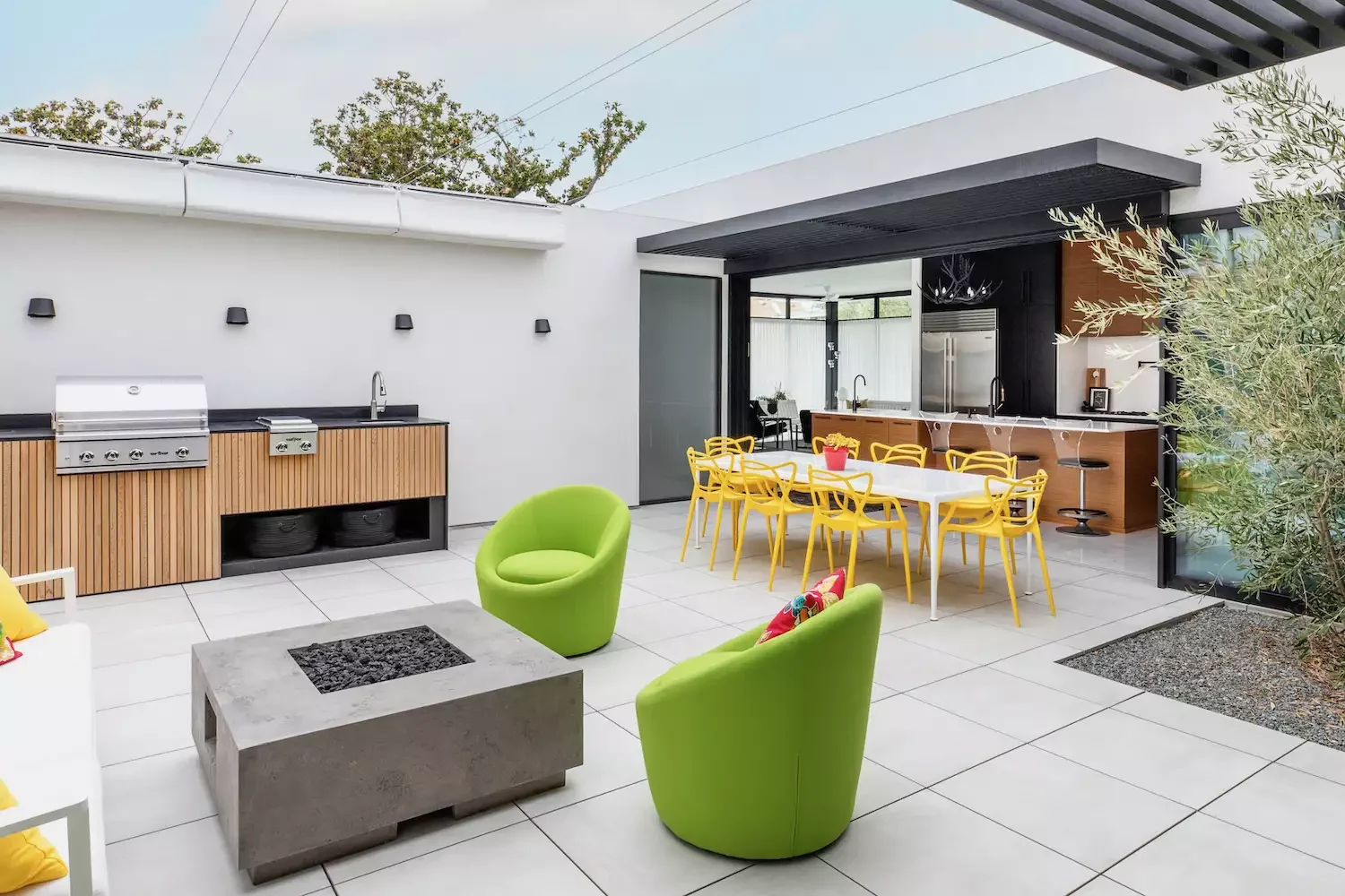 52 Beautiful Courtyard Ideas That Transform Your Outdoor Living Space Modern Courtyard