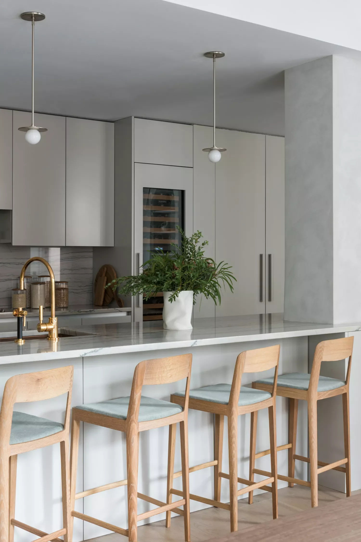 42 Gray Kitchen Ideas That Prove This Neutral Never Goes Out of Style Modern Gray Kitchen