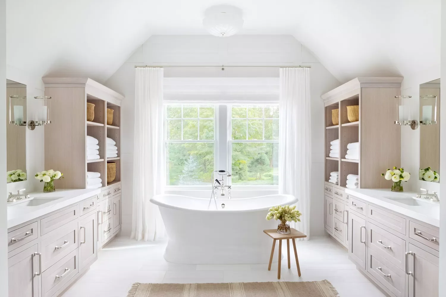 50 Luxurious Bathroom Ideas to Create Your Perfect Self-Care Sanctuary 17 Modern Traditional