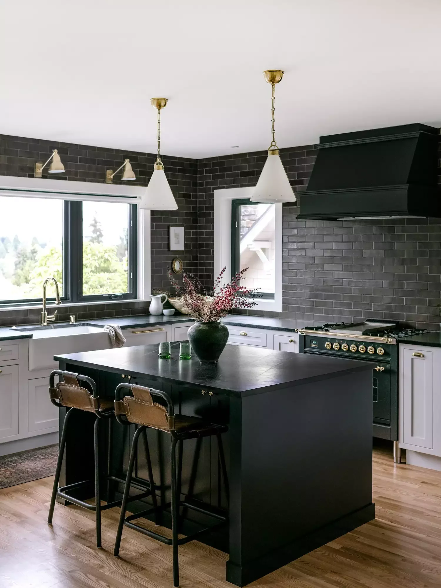 21 Creative Window Trim Ideas to Transform Your Room's Style 14 Modern Window Trim
