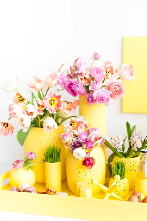 52 Gorgeous Spring Table Centerpiece Ideas to Transform Your Dining Space 48 Monochromatic Centerpiece
