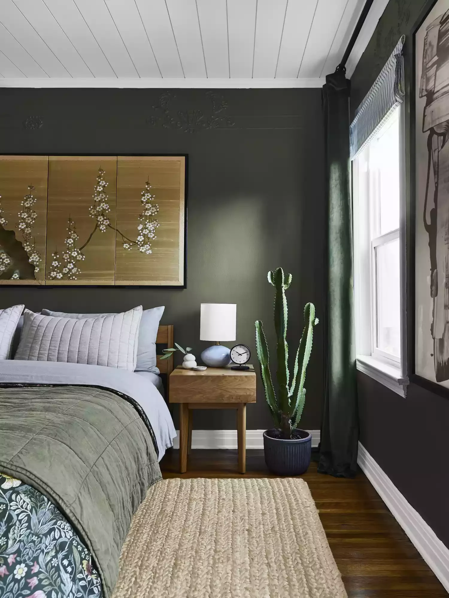 32 Stunning Green Accent Wall Ideas That'll Transform Your Space 26 Moody Green Accent Wall