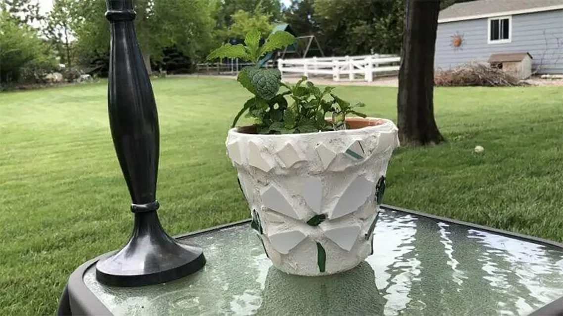 22 Creative DIY Mosaic Projects to Transform Your Home 21 Mosaic Terra Cotta Flower Pots