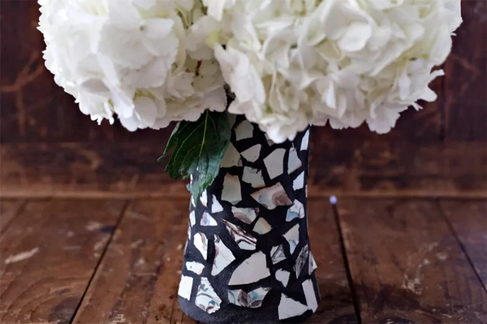 22 Creative DIY Mosaic Projects to Transform Your Home 9 Mosaic Vase