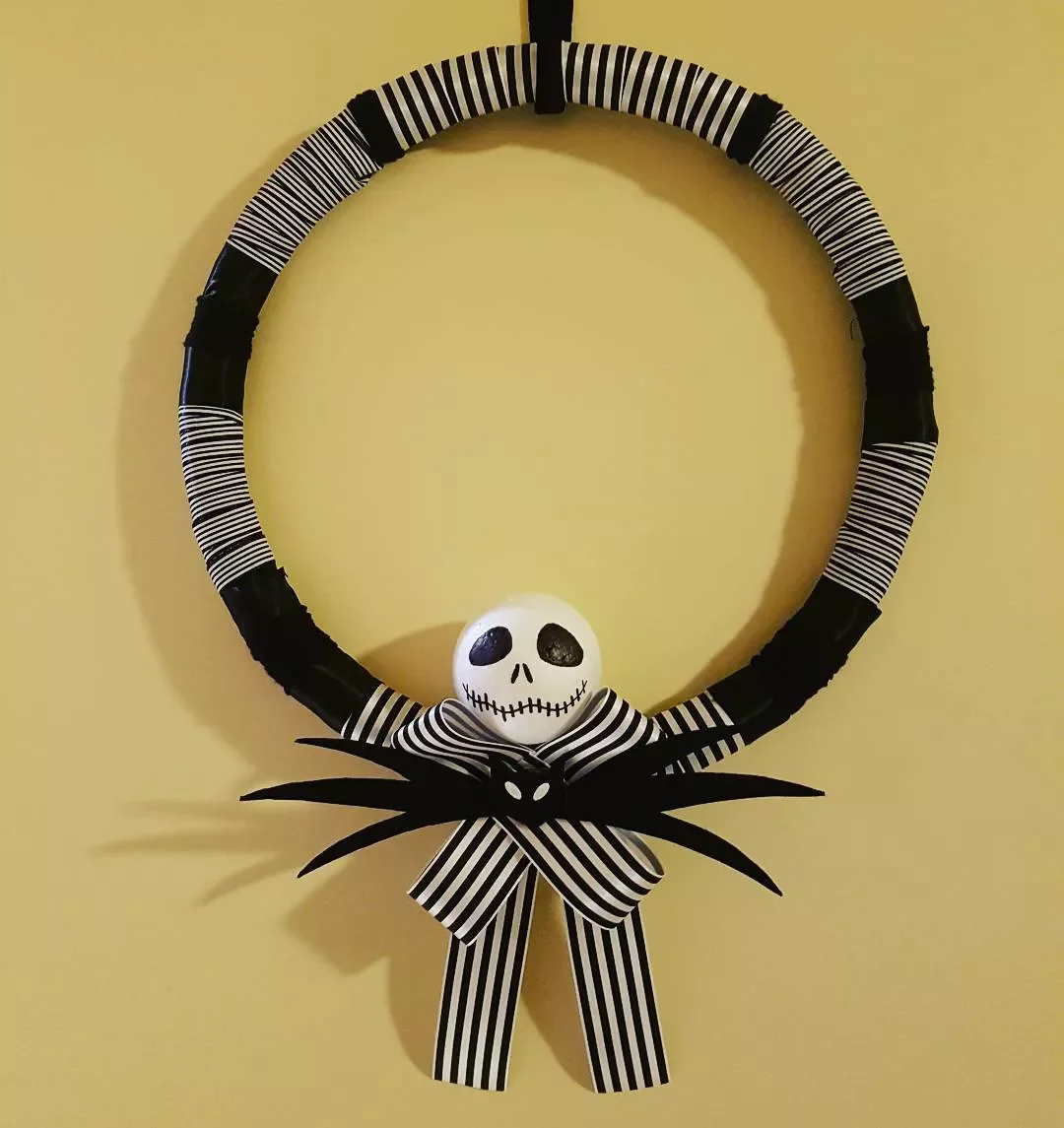 45 Spooktacular Halloween Wreath Ideas That Will Make Your Front Door the Neighborhood's Favorite Stop 29 Movie-Inspired Halloween Wreath