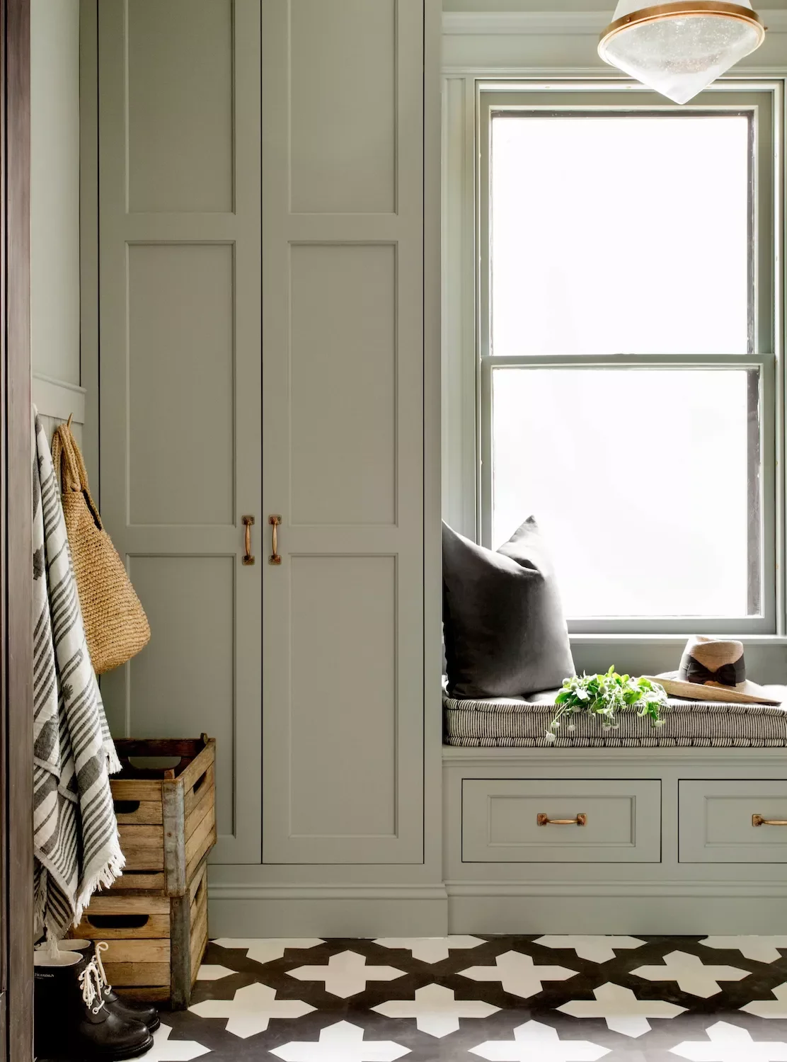 25 Stunning Mudroom Bench Ideas That Combine Style and Storage 23 Mudroom Window Seat Bench