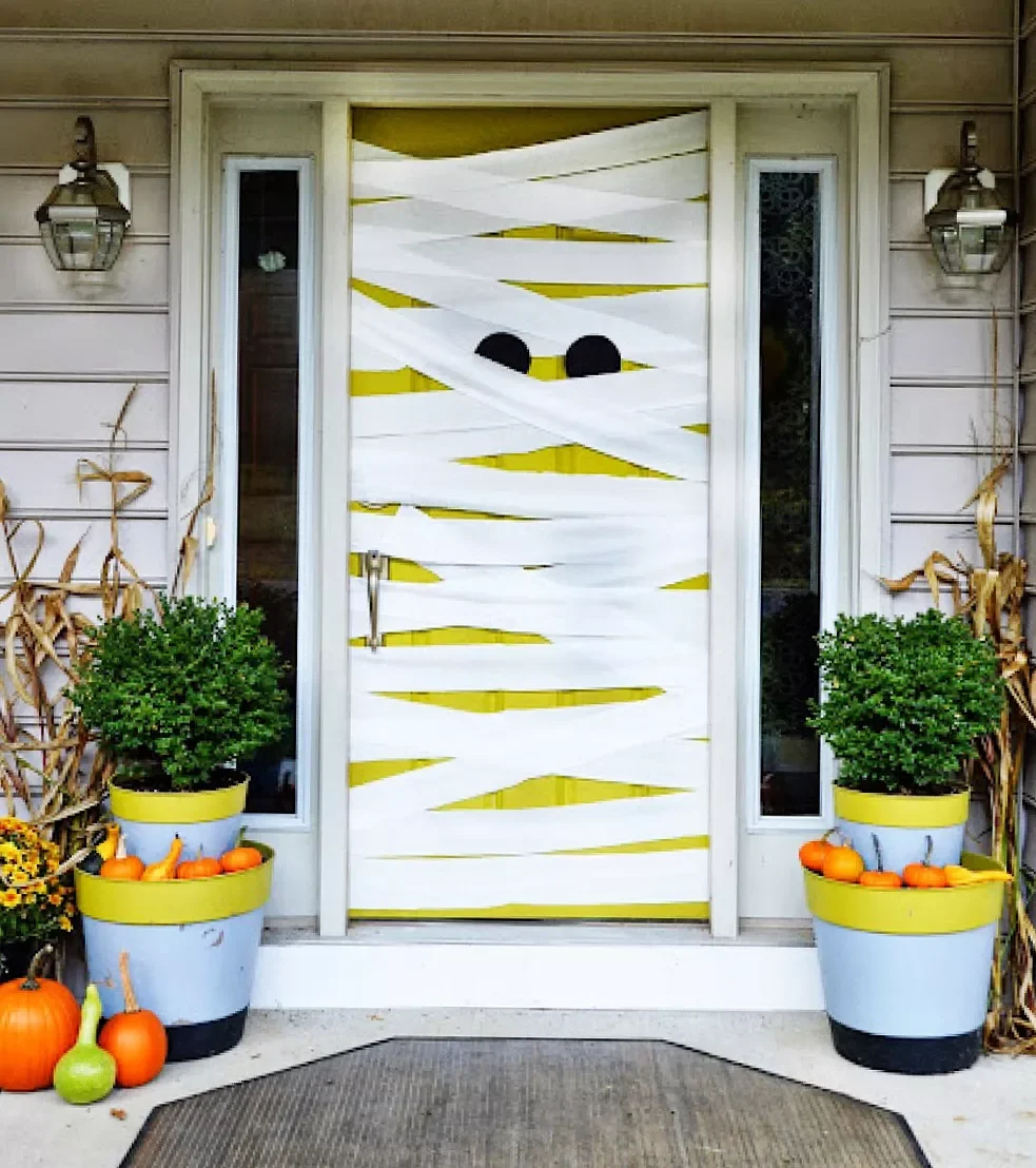 42 Quick Halloween Door Decorations You Can Create in Under an Hour 29 Mummy Door