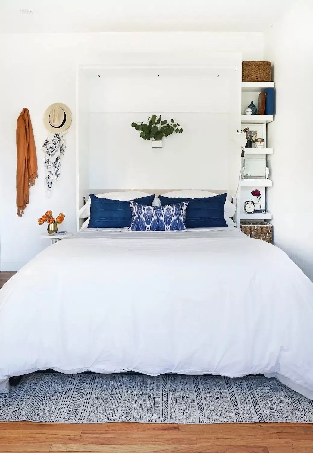 33 Space-Saving Murphy Bed Ideas That Will Transform Your Home 24 Murphy Bed Shelving