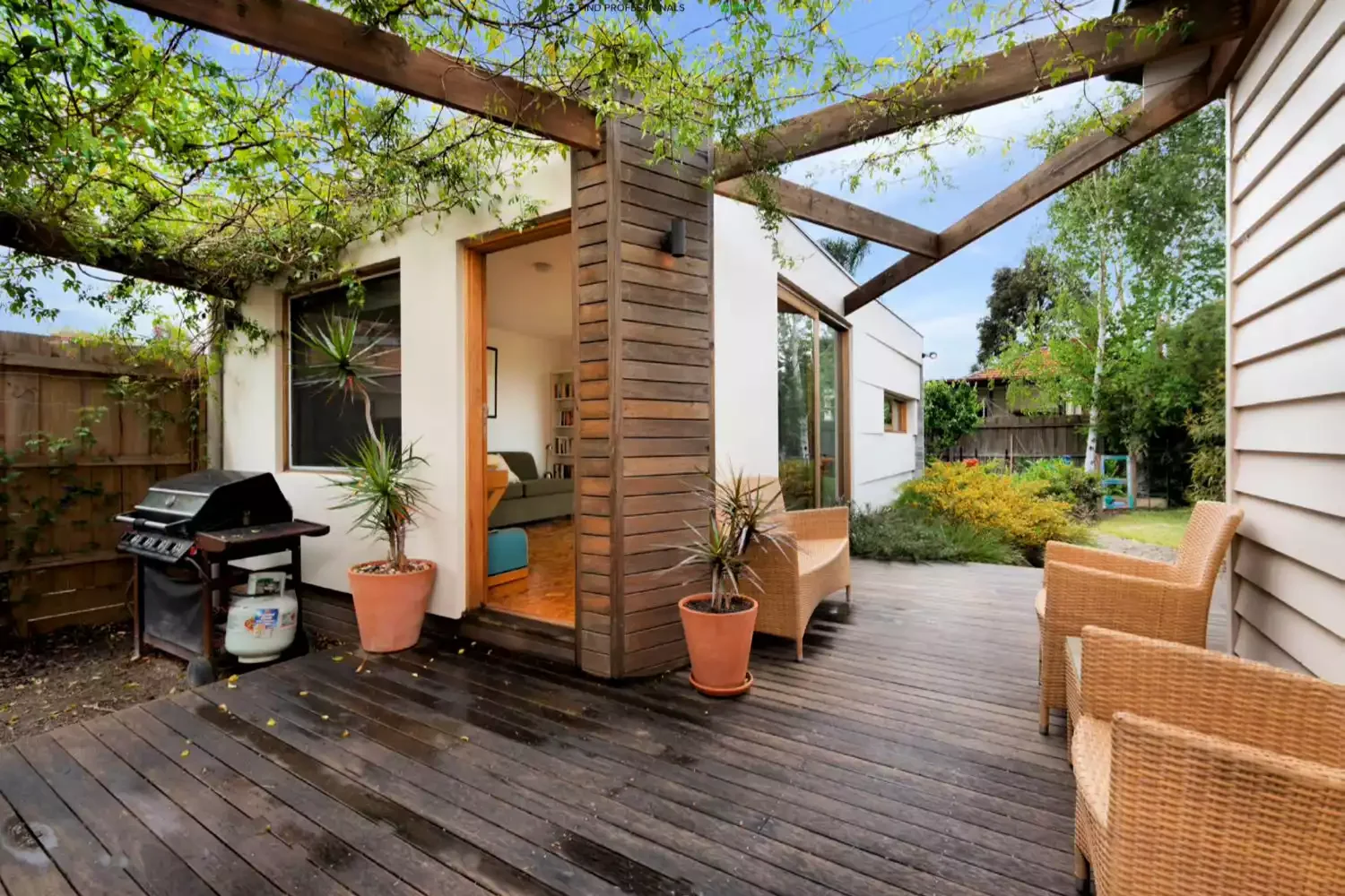 21 Inviting Guest House and Cottage Designs That Welcome Everyone 3 Music Studio and Guest House