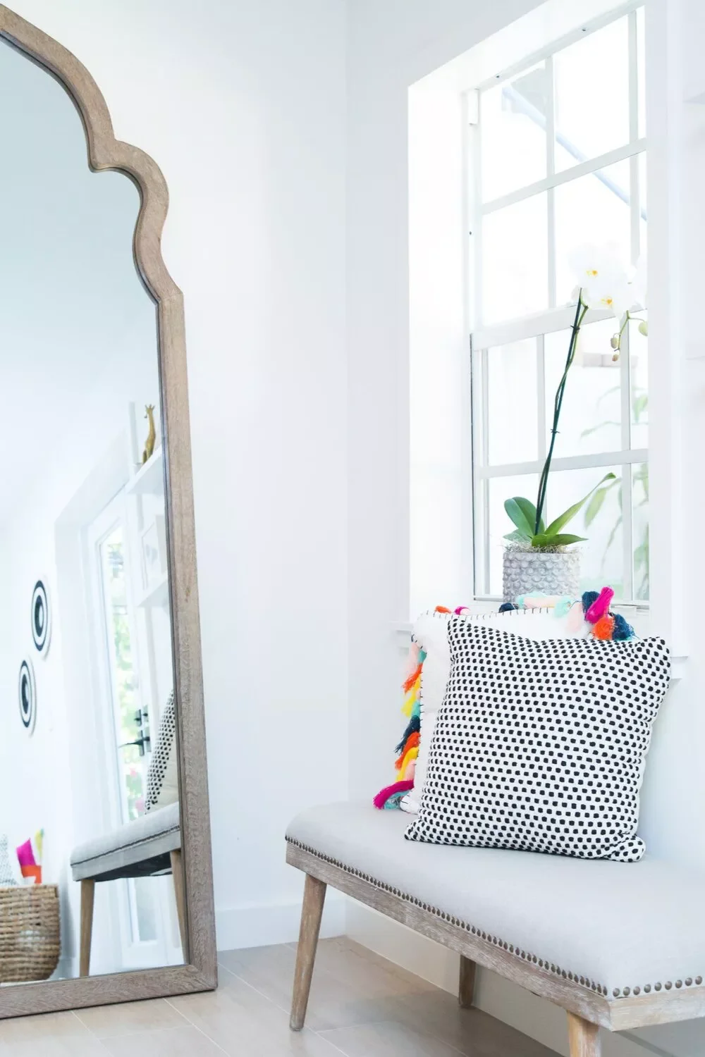 28 Welcoming Entryway Bench Ideas That'll Transform Your Home's First Impression 7 Nailhead Trim Bench