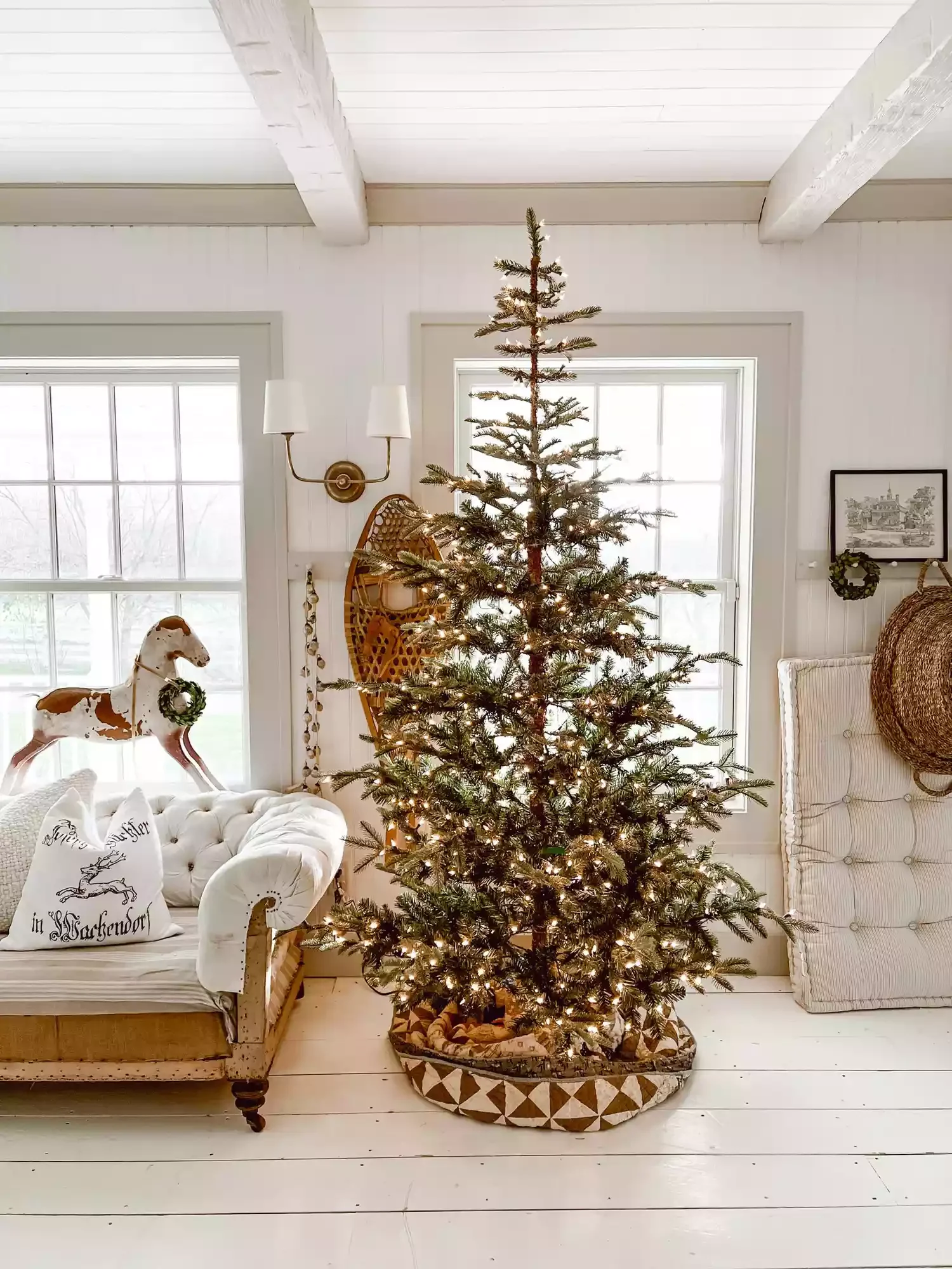 60 Stunning Christmas Tree Ideas to Transform Your Home This Holiday Season 59 Naked Tree