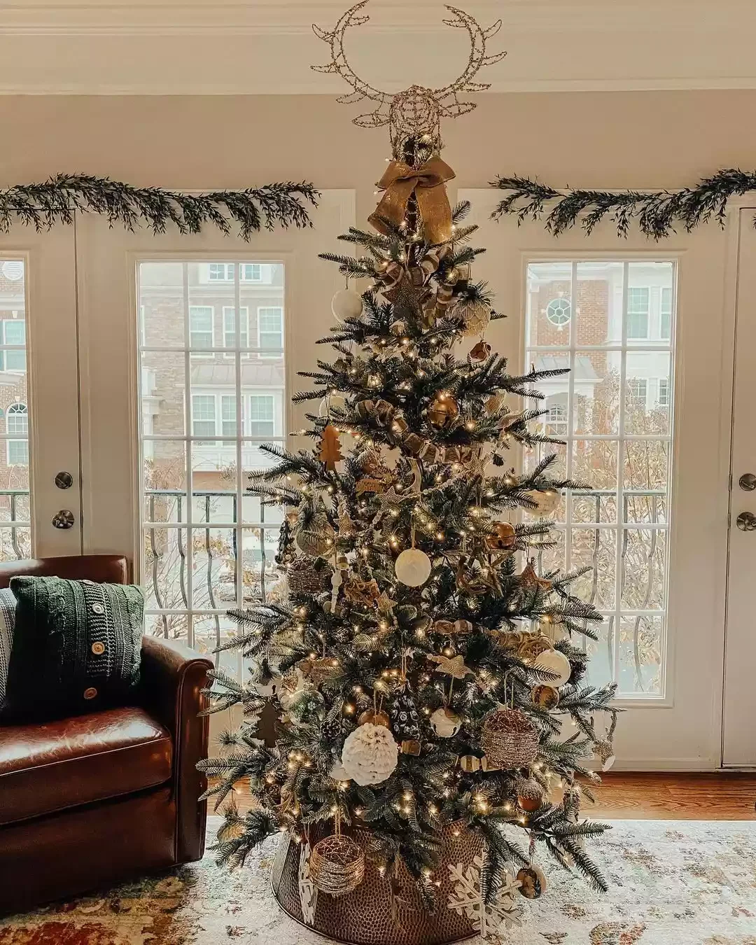 60 Stunning Christmas Tree Ideas to Transform Your Home This Holiday Season 14 Nature-Themed Tree