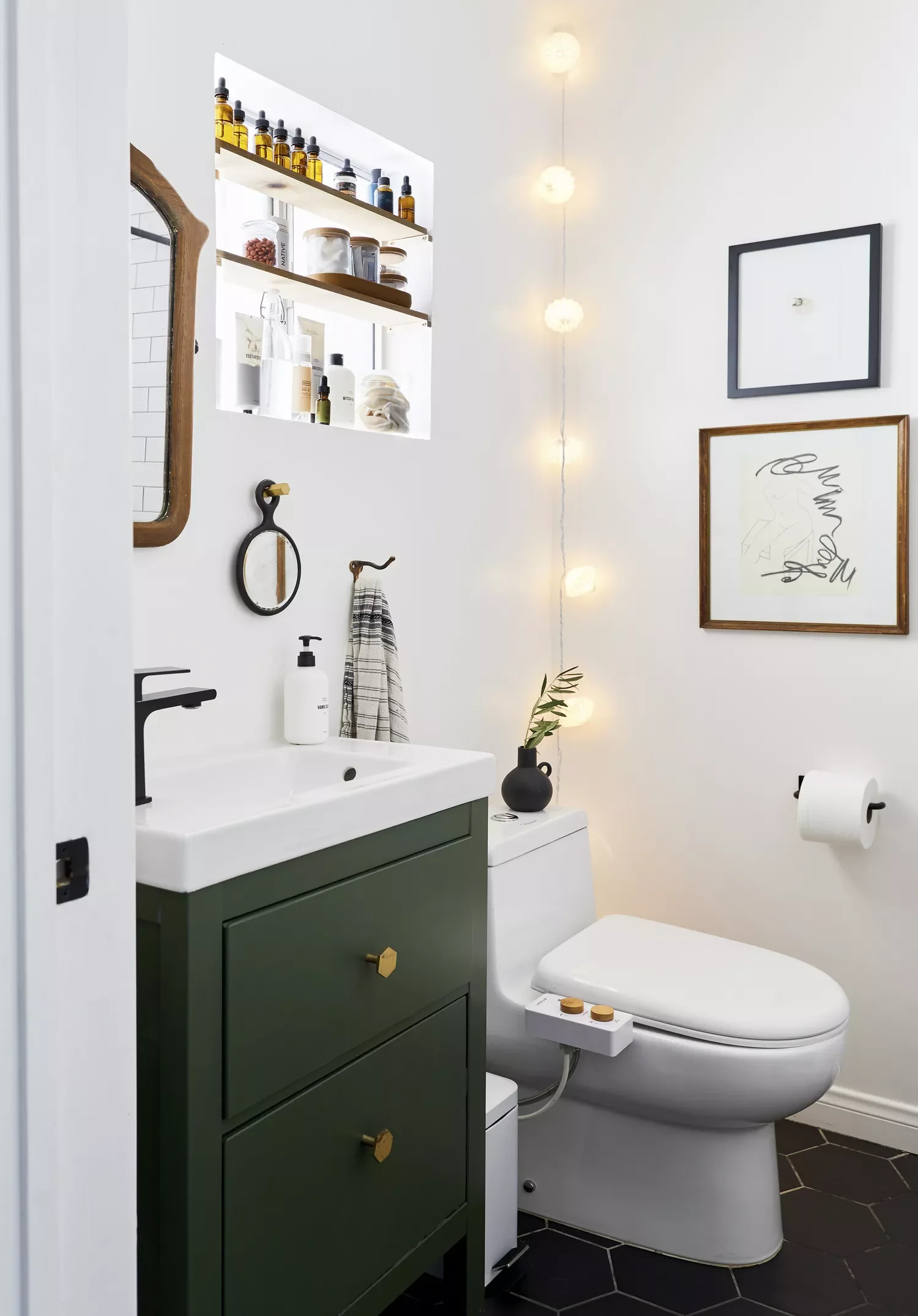30 Soothing Neutral Bathroom Designs for Ultimate Relaxation 24 Neutral Bathroom With String Lights