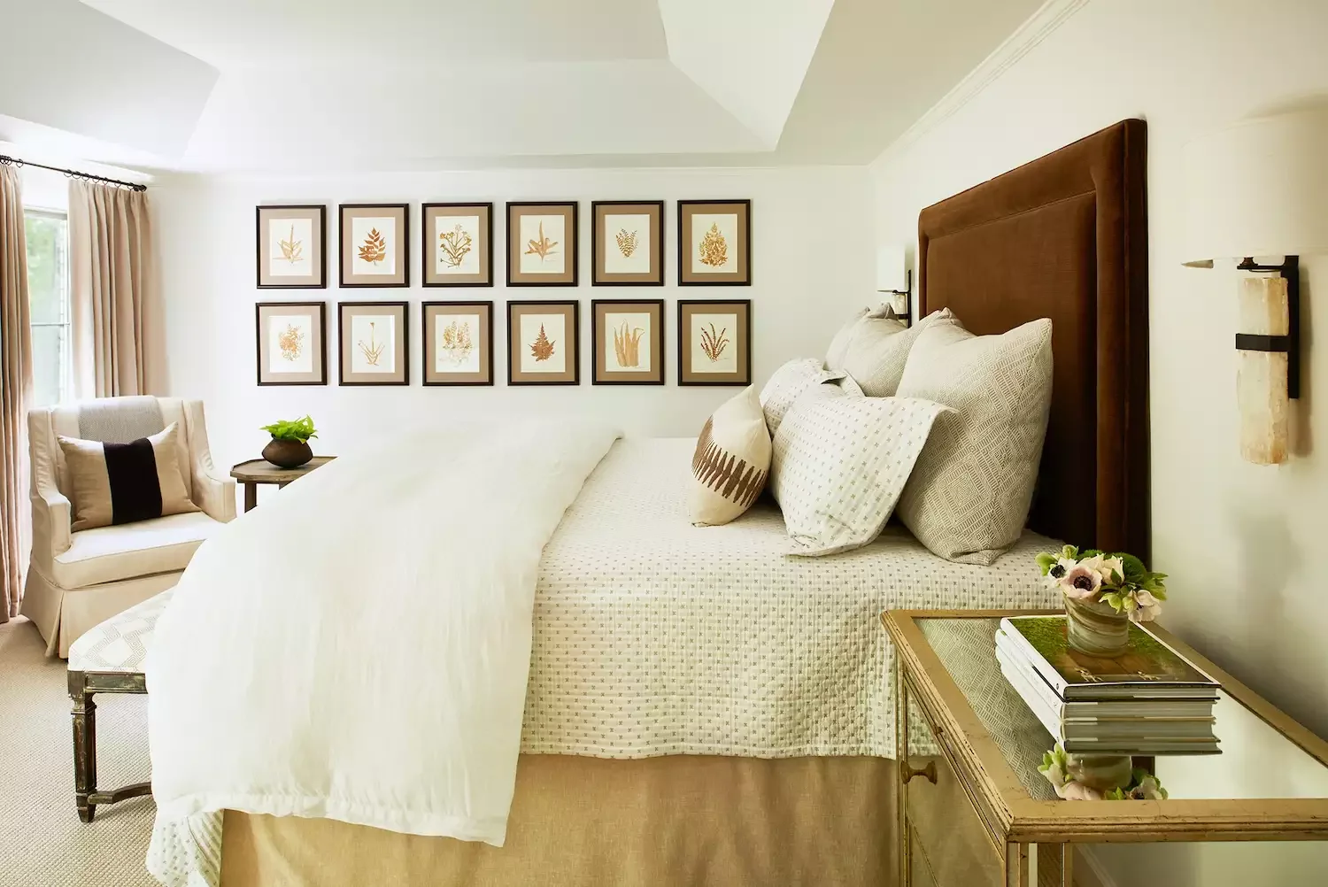 29 Cozy Neutral Bedroom Ideas That'll Make You Never Want to Leave 5 Neutral Bedroom Gallery Wall