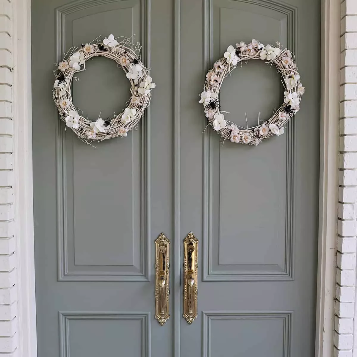 66 Beautiful Fall Wreath DIY Ideas to Welcome Autumn Into Your Home 33 Neutral Halloween Wreath