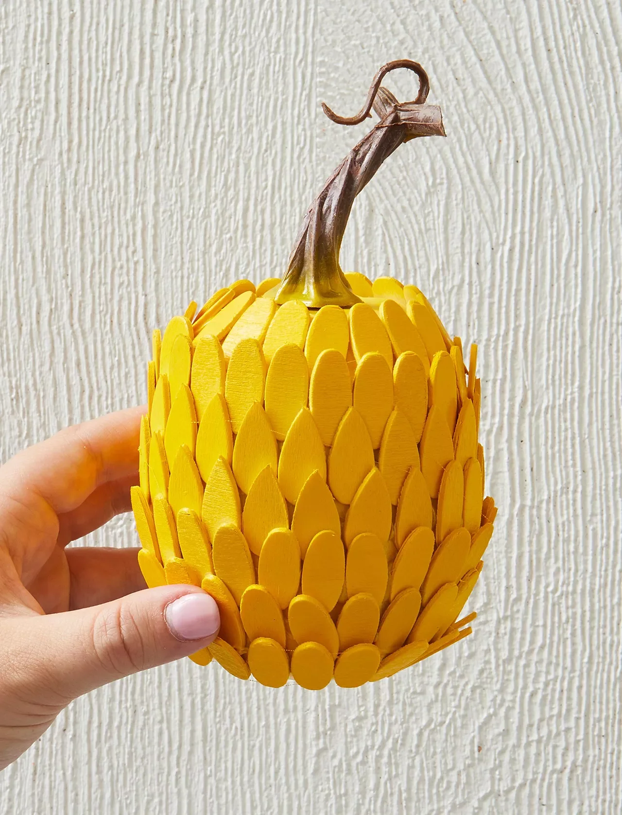 80 Quick Halloween Crafts You Can Complete in One Day 24 No-Carve Pineapple Pumpkin