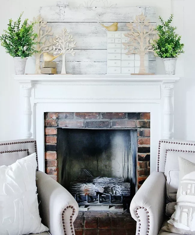 47 Fresh Spring Decorating Ideas to Welcome the New Season 2 Off-Season Mantel