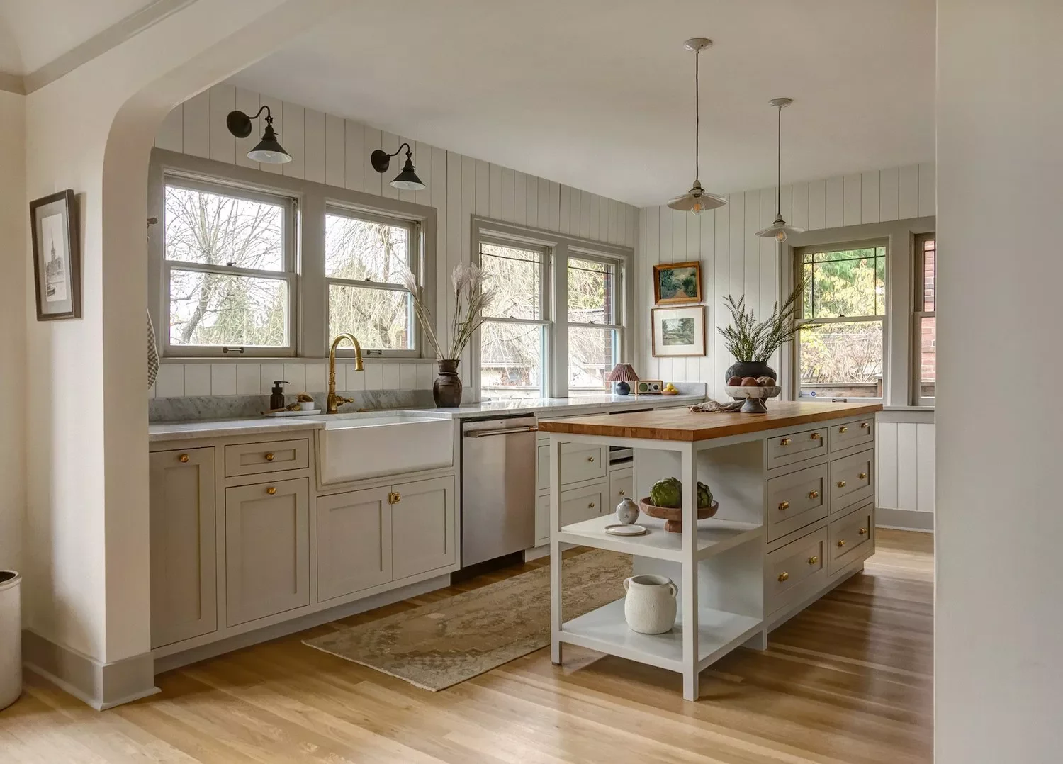 31 Stunning Kitchen Color Combinations That Will Transform Your Cooking Space 10 Off-White + Taupe