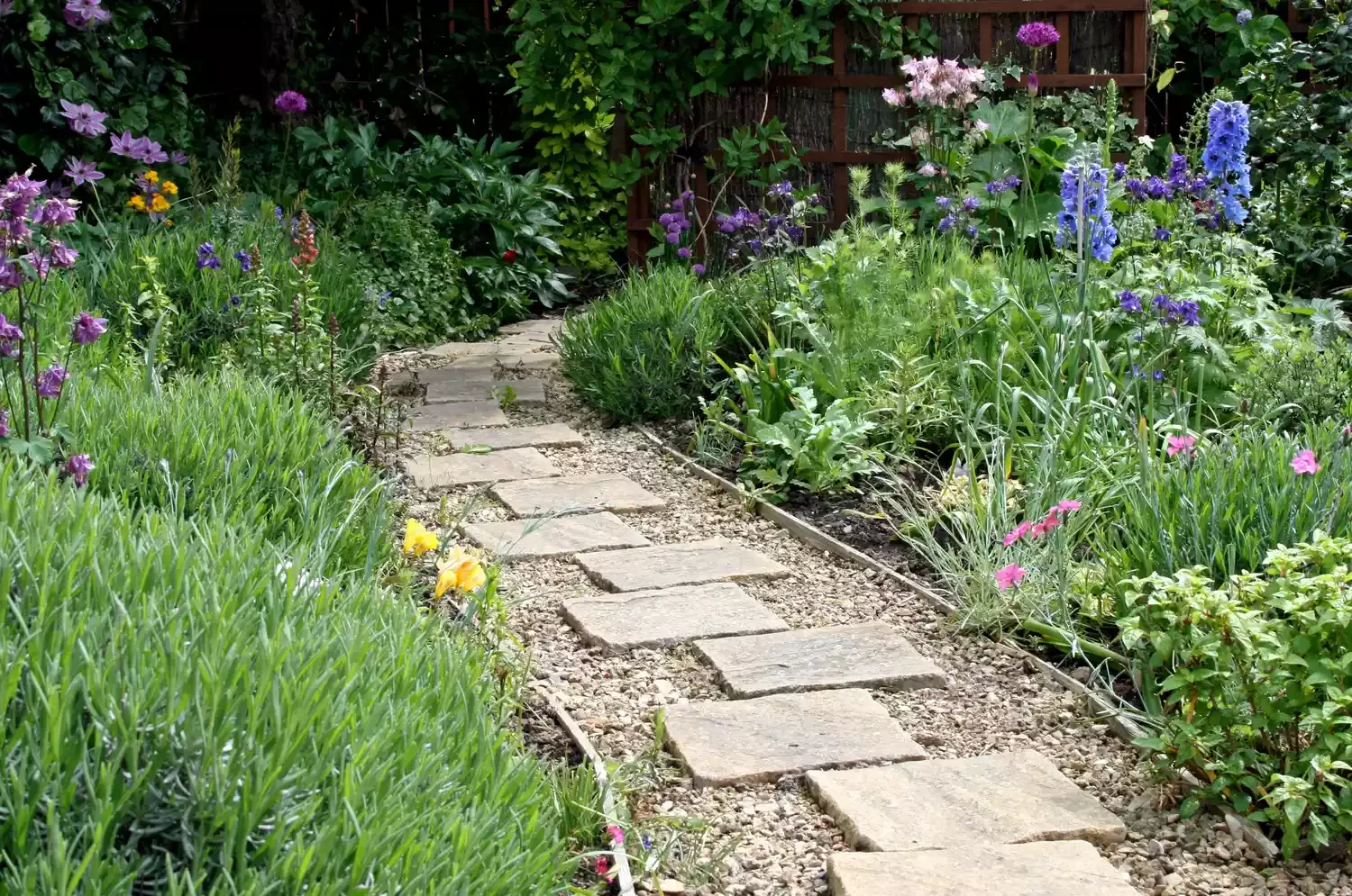 Offset Stepping-Stone Walkway