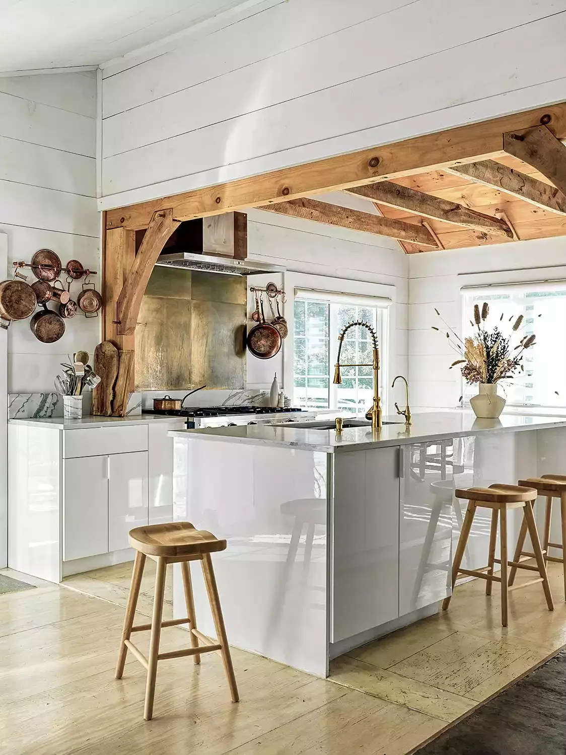 59 Timeless White Kitchen Design Ideas That Never Go Out of Style Old and New Elements