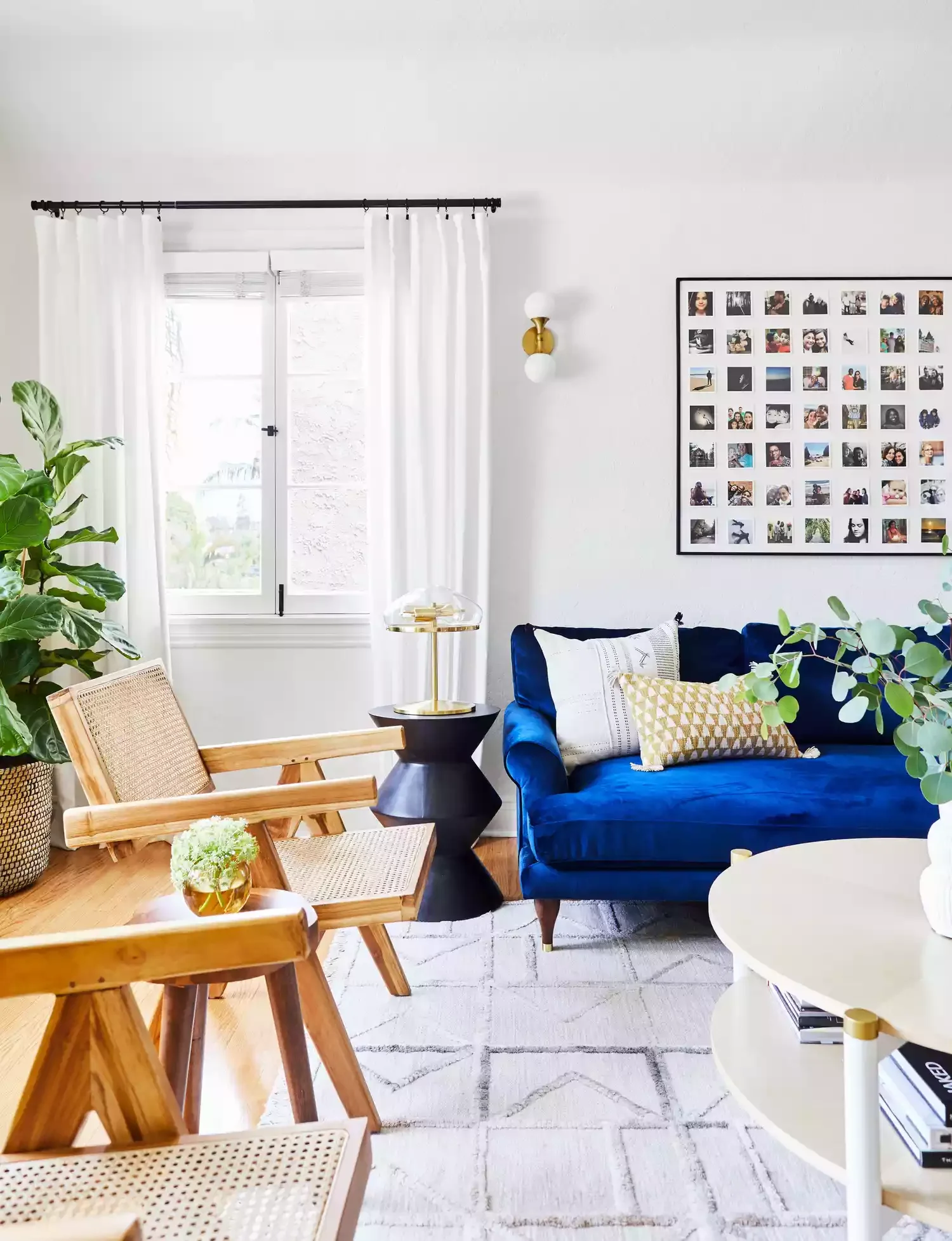 26 Creative Family Photo Wall Ideas That Will Transform Your Home 5 One, Big Happy Frame