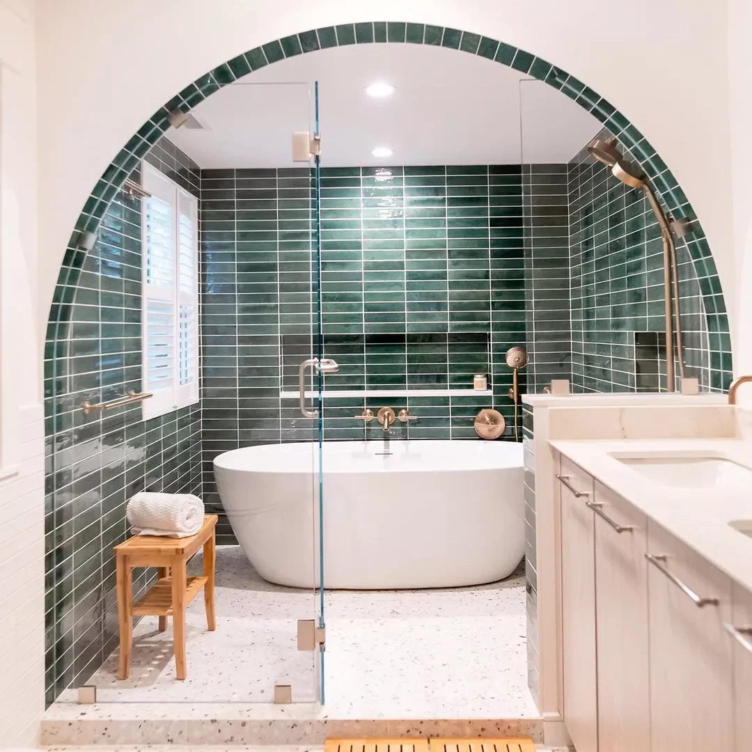 20 Creative Ways to Combine Your Bathtub and Shower in One Space 3 Opt For an Arch