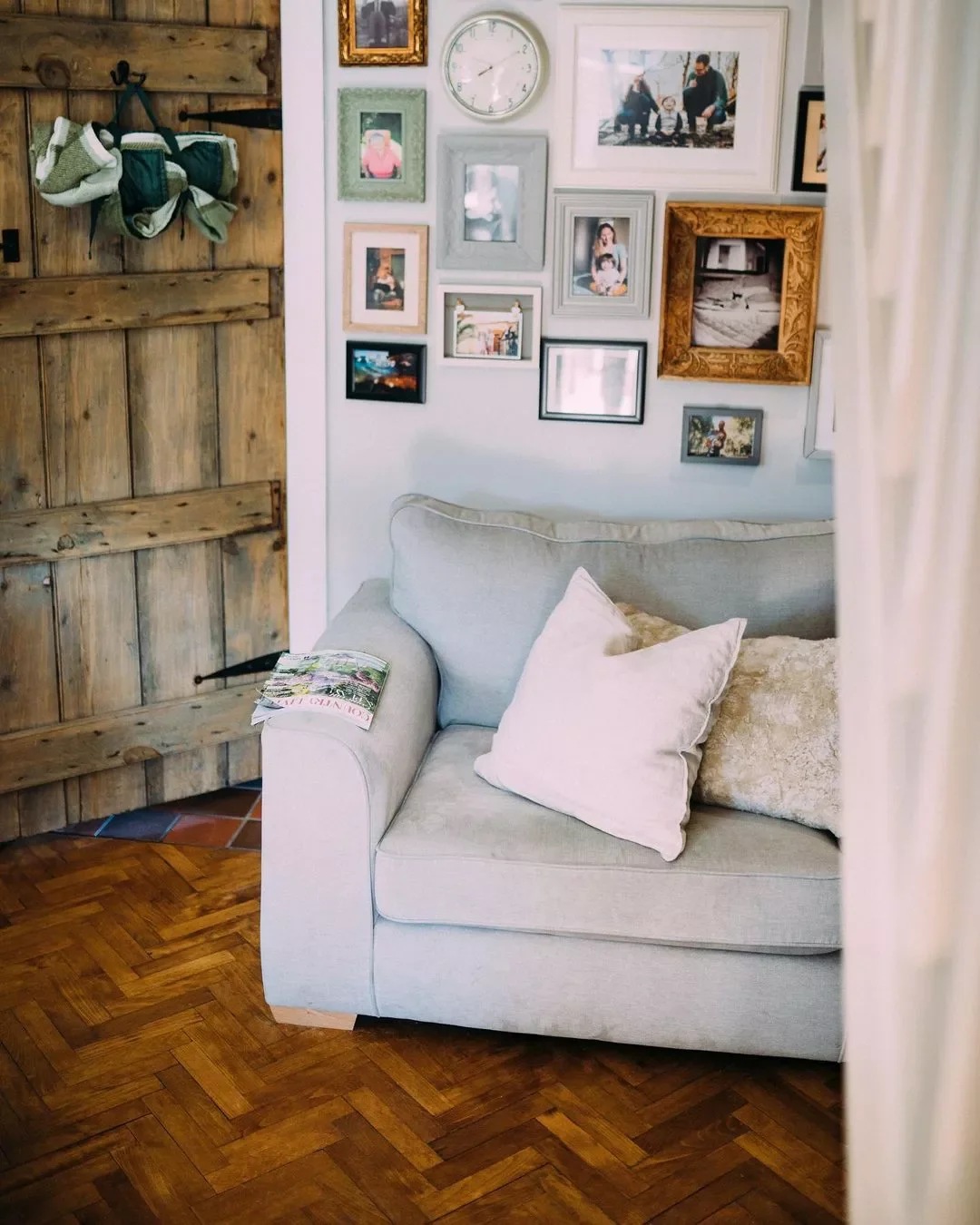 15 Fresh Modern Cabin Interior Design Ideas That Transform Your Space 11 Opt for Bare Wood Flooring
