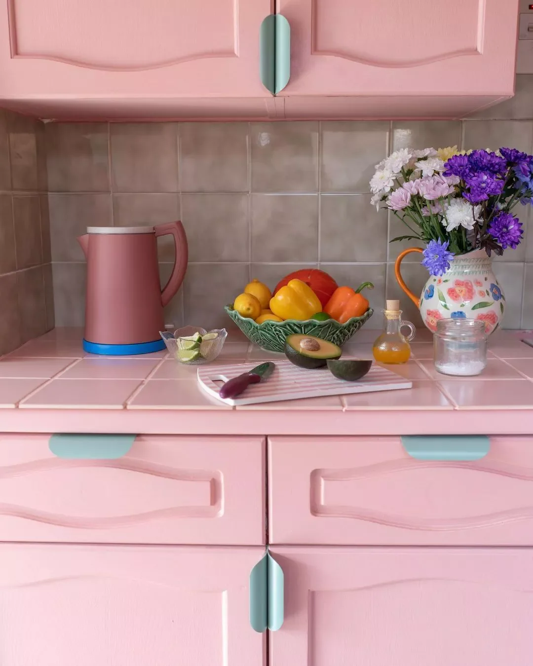 30 Stunning Pink Kitchen Designs That Show Why Pink Is the Ultimate Neutral 5 Opt for Colorful Hardware