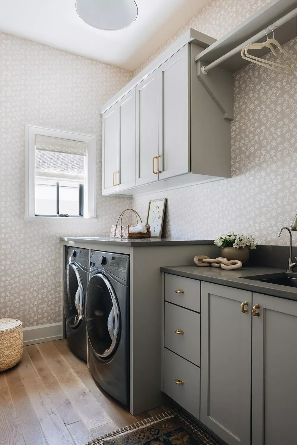 33 Contemporary Laundry Space Ideas for a Timeless Home Opt for Neutrals