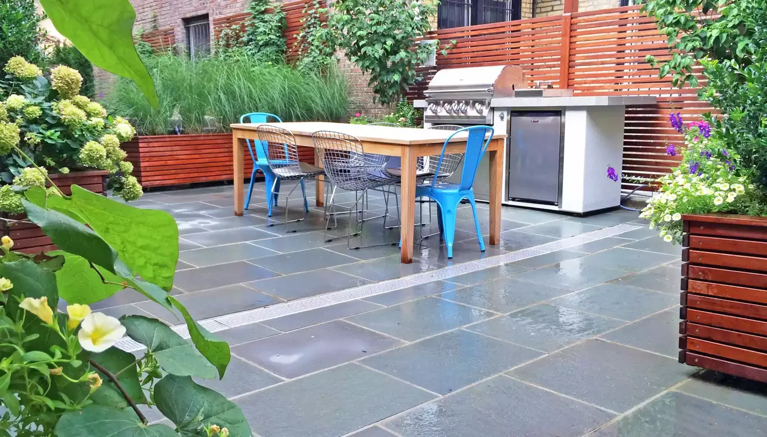 29 Creative Small Backyard Ideas to Transform Your Outdoor Space Opt for Portable Appliances