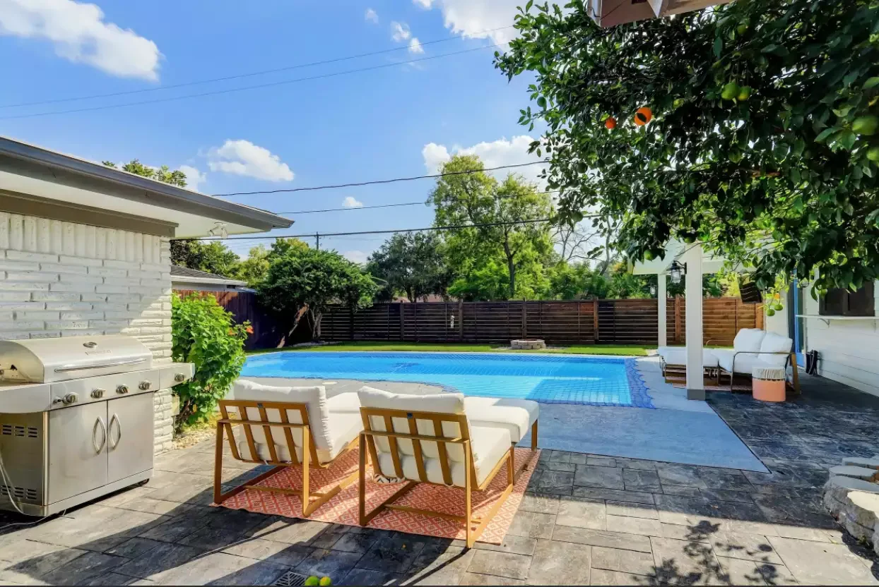 38 Stunning Pool Deck Designs for Your In-Ground and Above-Ground Swimming Pool 21 Opt for Stone Pavers