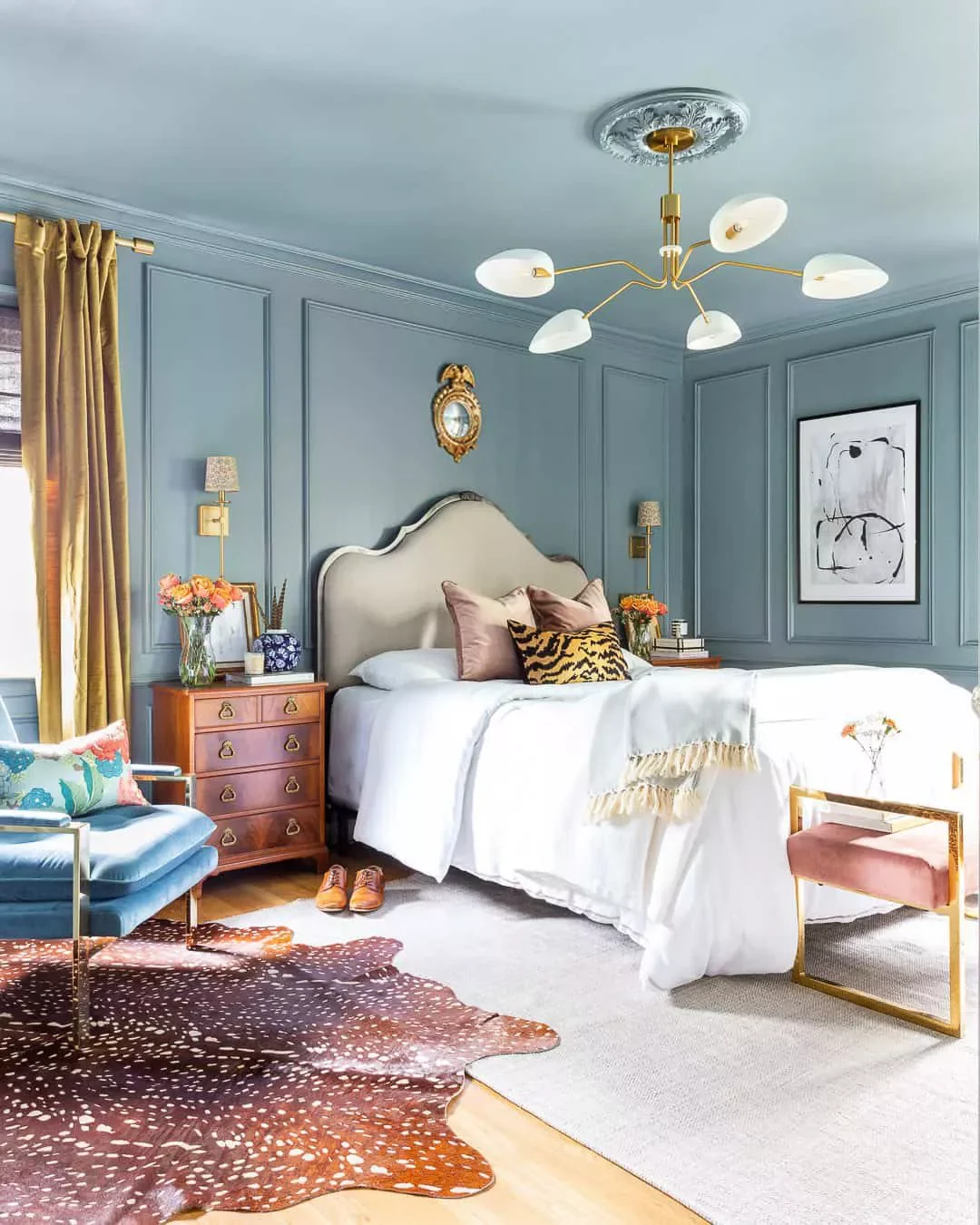 25 Charming Ways to Create Your Dream Vintage-Style Bedroom 7 Opt for Wooden Pieces