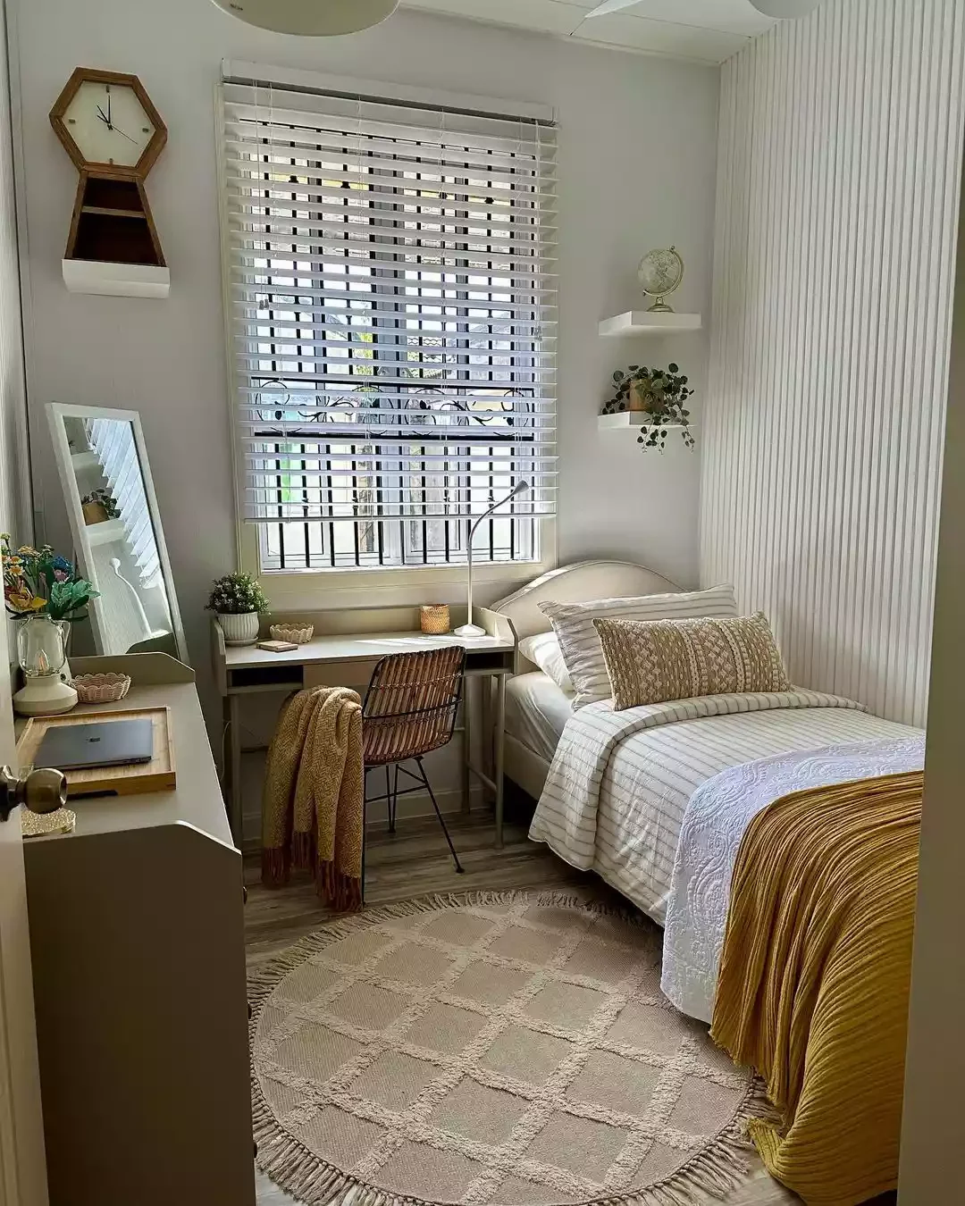 14 Brilliant Lighting Solutions for Your Compact Bedroom 3 Opt for a Lamp That Easily Swivels