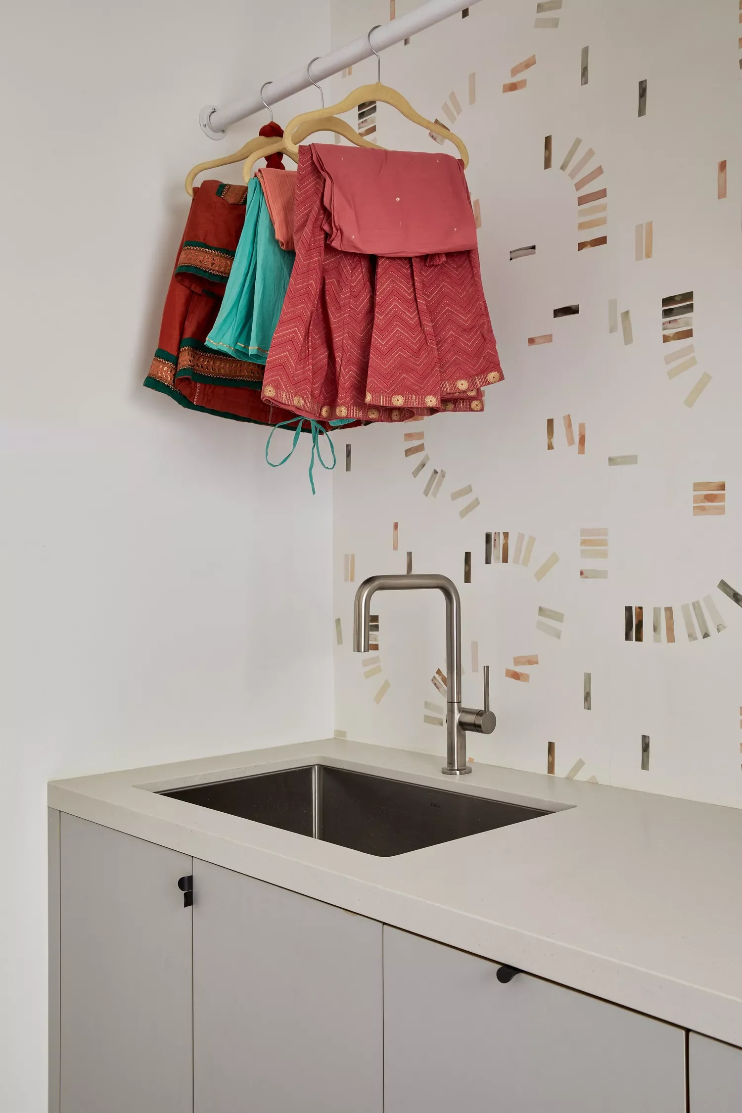 Opt for a Minimalist Wallpaper