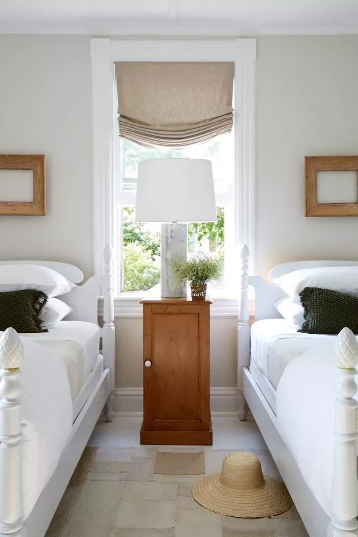 22 Smart Ways to Fit Two Beds in Your Small Bedroom 5 Opt for a Shared Lamp