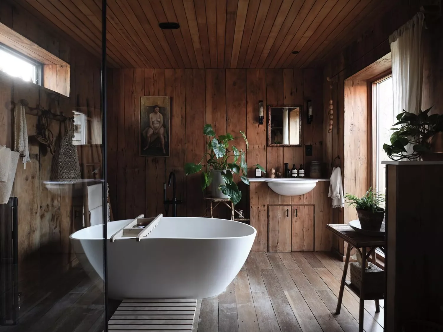 22 Fresh Ways to Give Your Log Cabin a Modern Makeover 20 Opt for a Sleek Tub