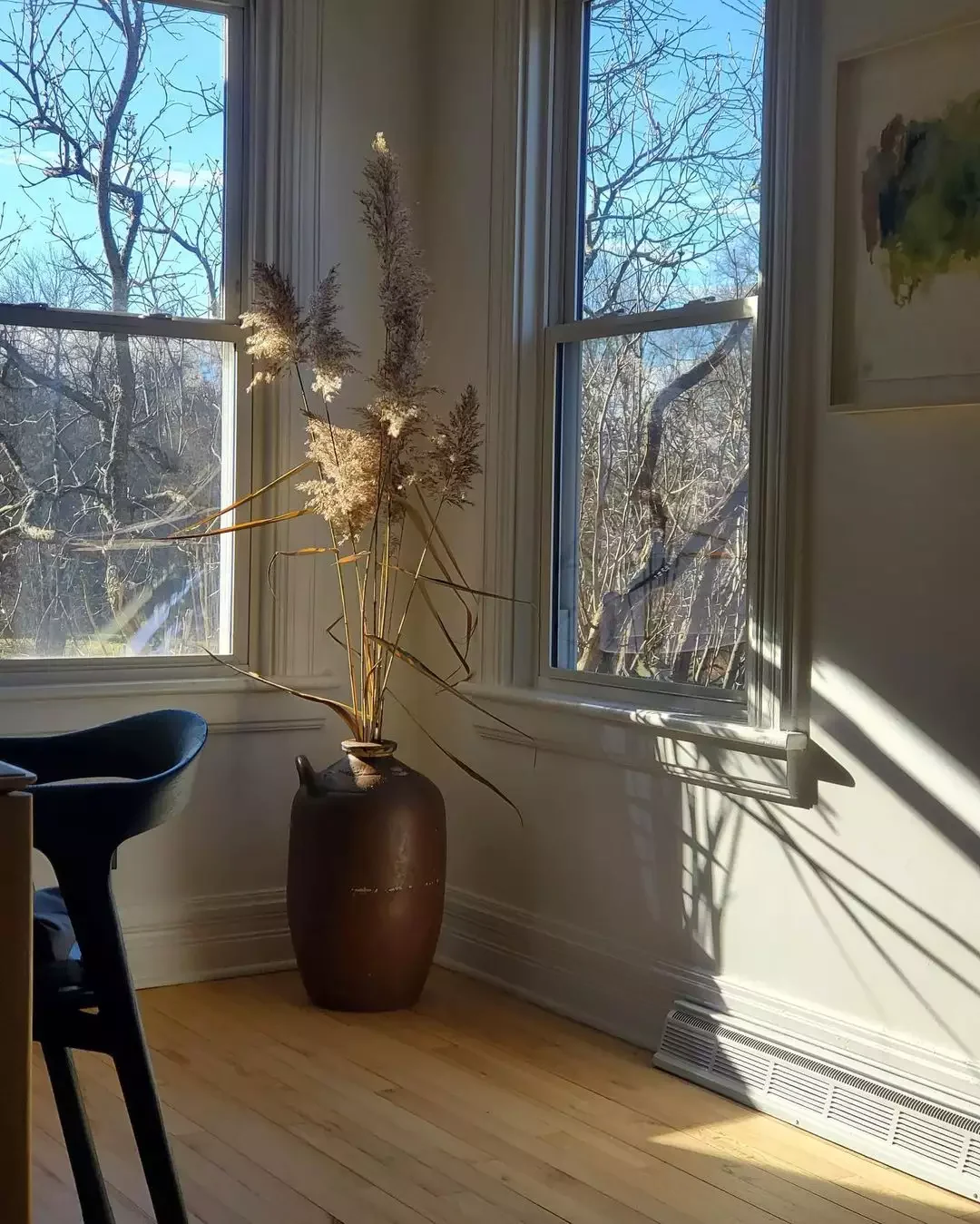 29 Stunning Large Floor Vase Ideas to Transform Your Home Decor 24 Opt for a Versatile Vase