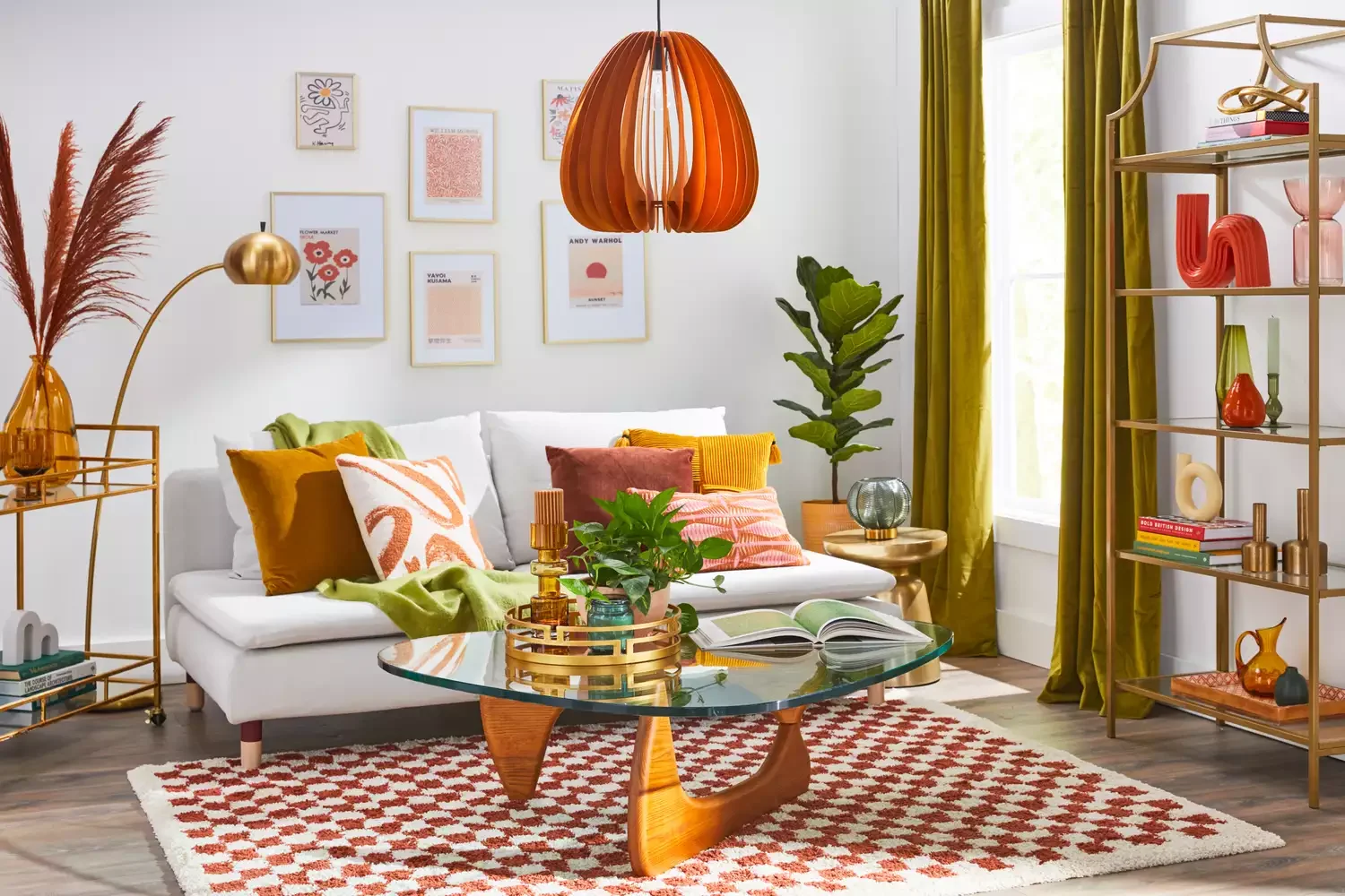 15 Stunning '70s Living Room Ideas That Still Look Amazing Today Organic Shapes and Eclectic Accents