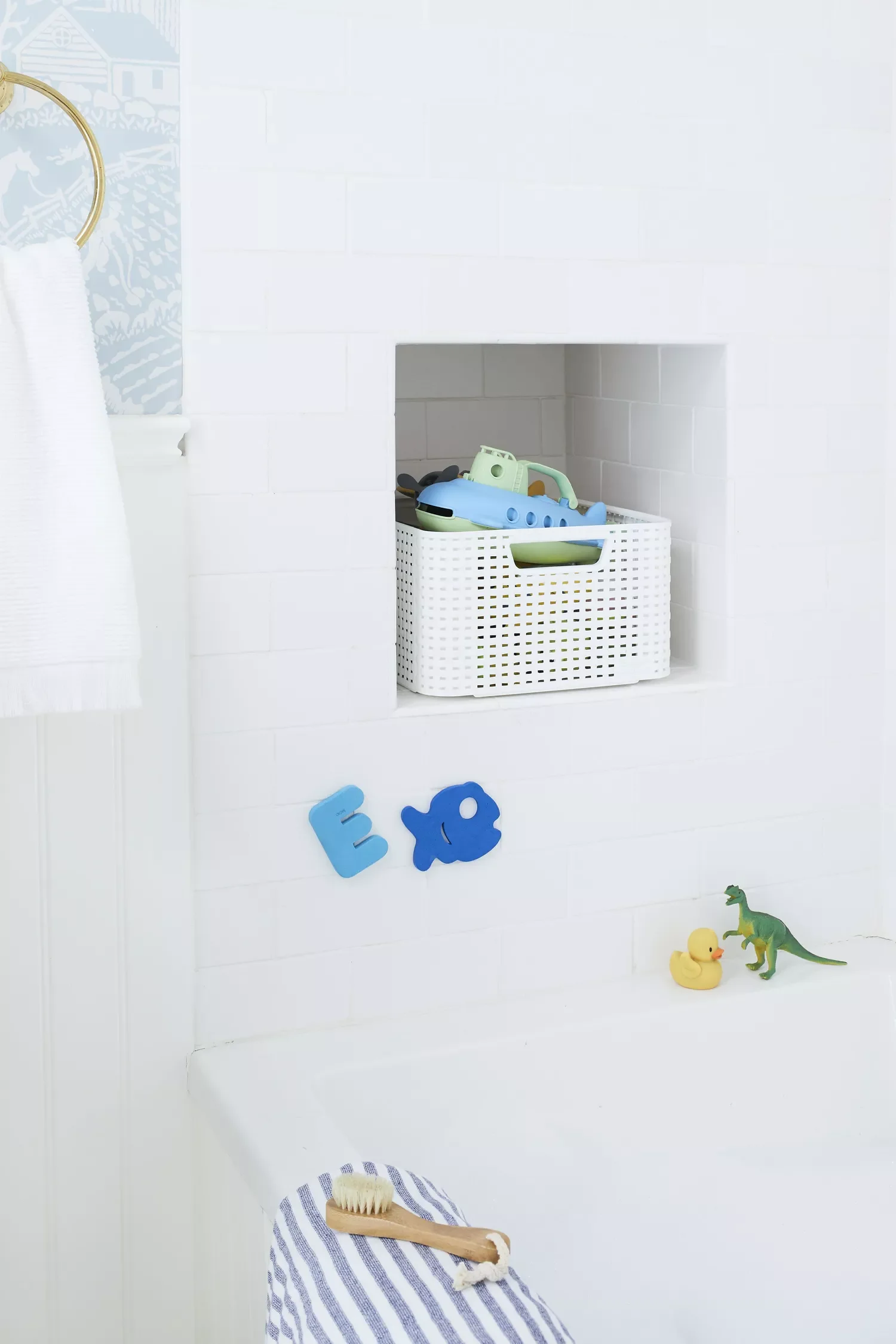 35 Brilliant Bathroom Organization Ideas That Will Transform Your Space Instantly Organize Bath Toys in Waterproof Bins