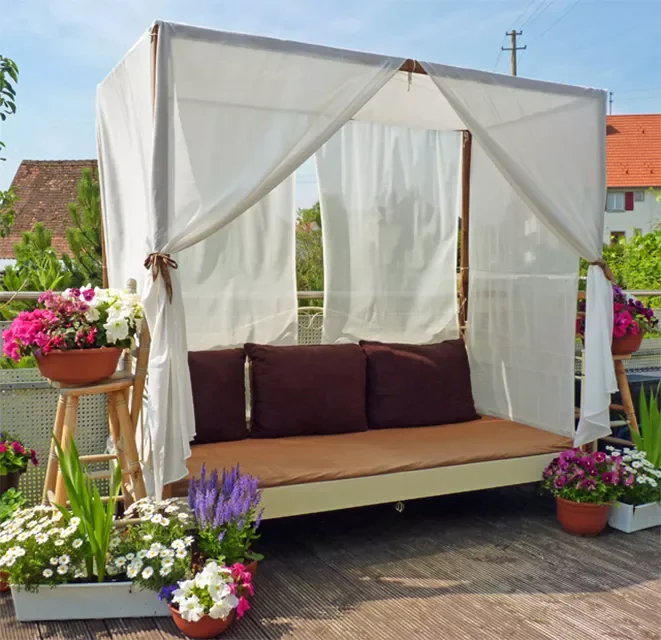 26 Creative DIY Backyard Shade Solutions on a Budget 23 Outdoor Canopy Bed