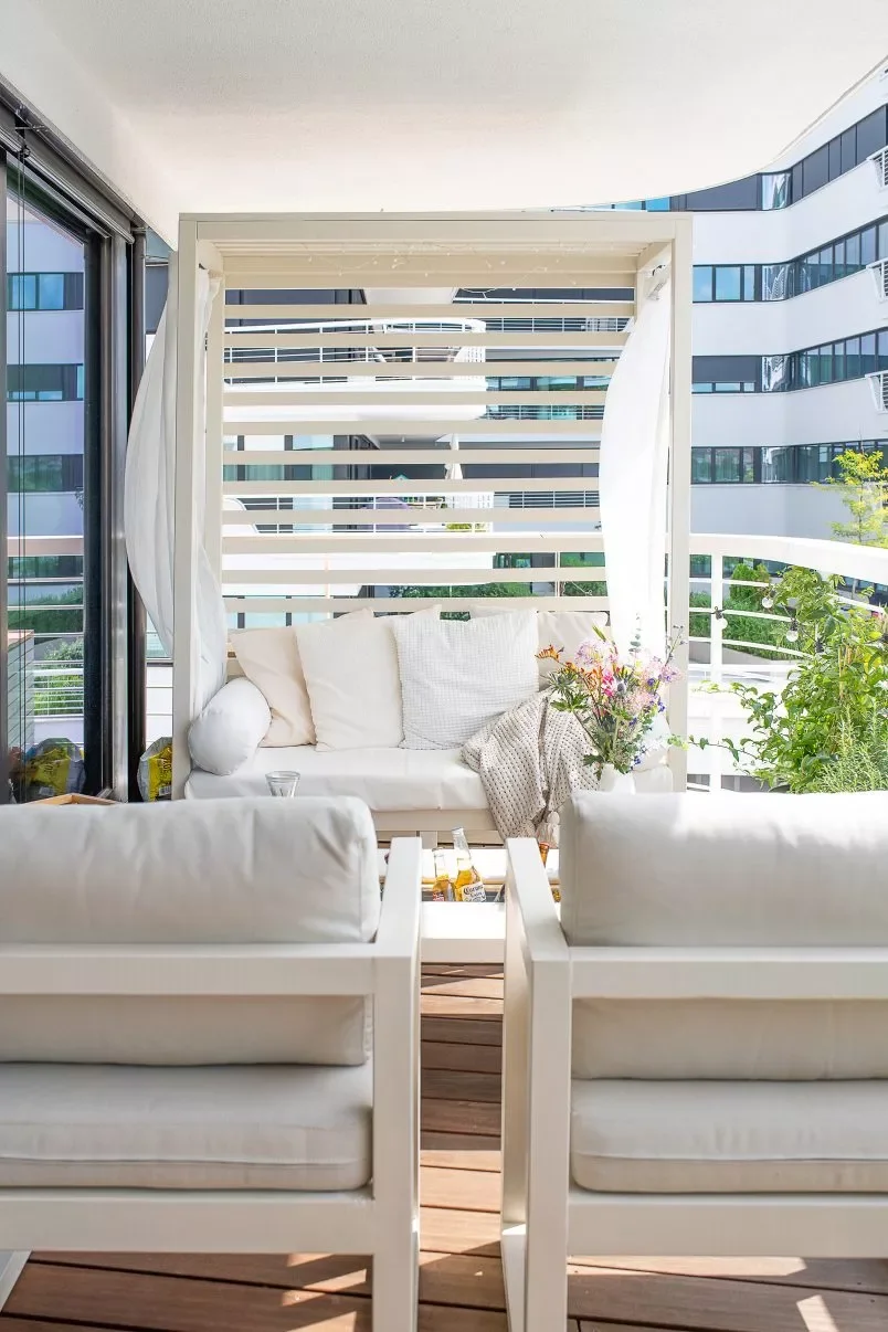 26 Creative DIY Backyard Shade Solutions on a Budget 19 Outdoor Daybed With Canopy