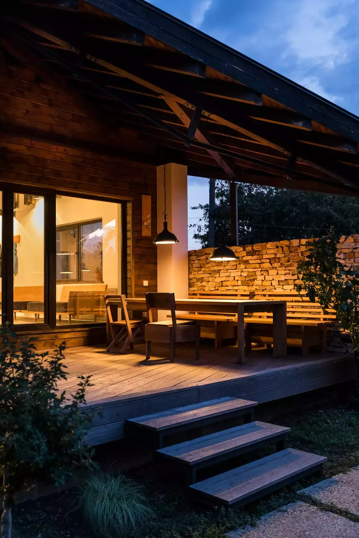 41 Stunning Outdoor Lighting Ideas That Will Transform Your Yard Into a Magical Space 27 Outdoor Dining Room Lights