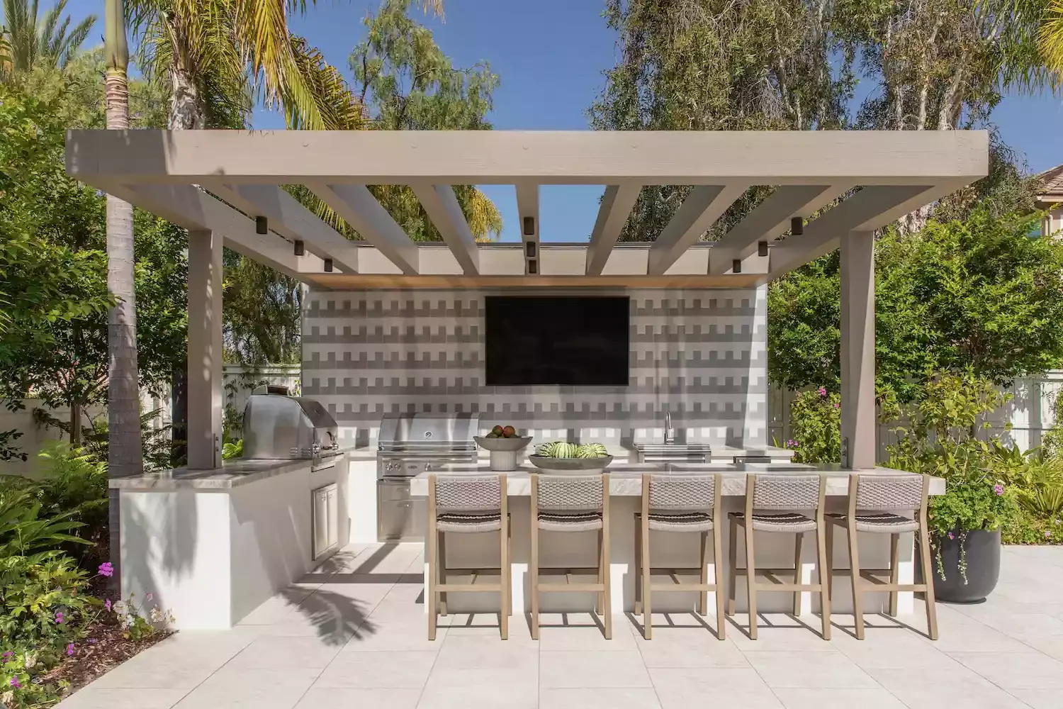 27 Kitchen Bar Ideas That Create the Perfect Entertainment Space Outdoor Kitchen Bar
