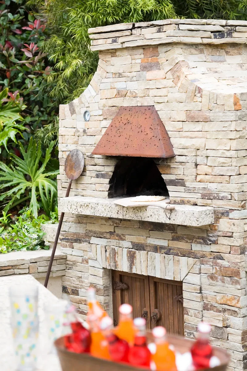 32 Stunning Outdoor Kitchen Ideas Perfect for Entertaining 23 Outdoor Pizza Oven