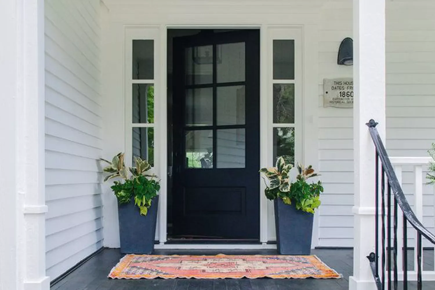 21 Stunning Front Entrance Ideas That Make Your Home the Envy of the Neighborhood 5 Outdoor Rug